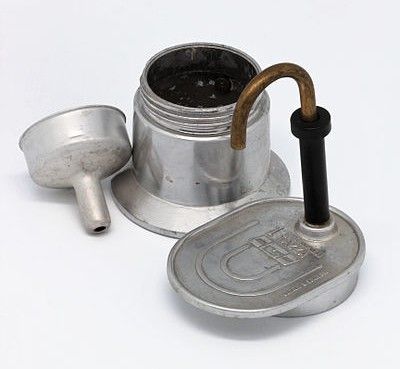 Photo Bialetti Mini Express, une tasse, avec ses différentes composantes